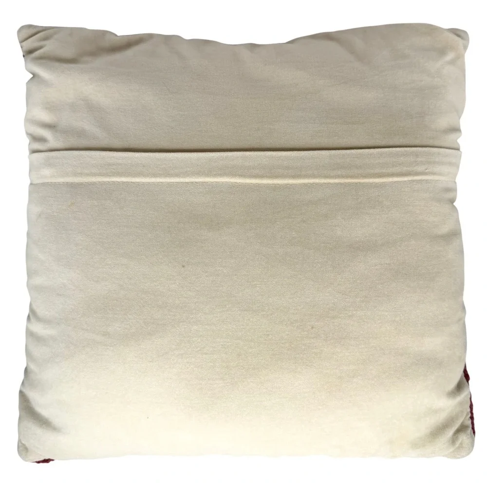 Unbranded hand hooked